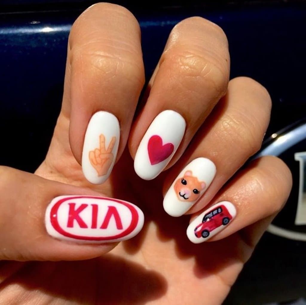 사우디에 여성 운전이 합법화된 후 기아자동차 광고 KIA Motors image advert in Saudi