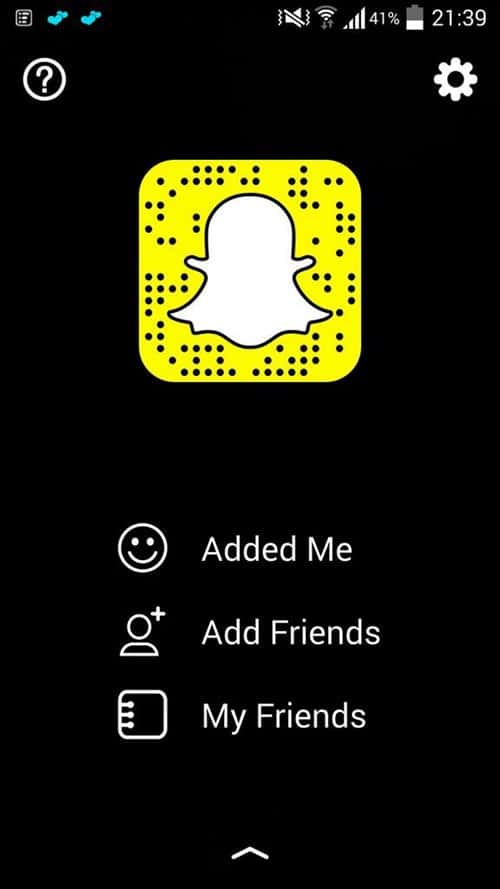 다양성을 수용하는 밀레니얼 트렌드와 퀴어축제를 축하하는 앱솔루트 광고 17 스냅챗 홈 스크린