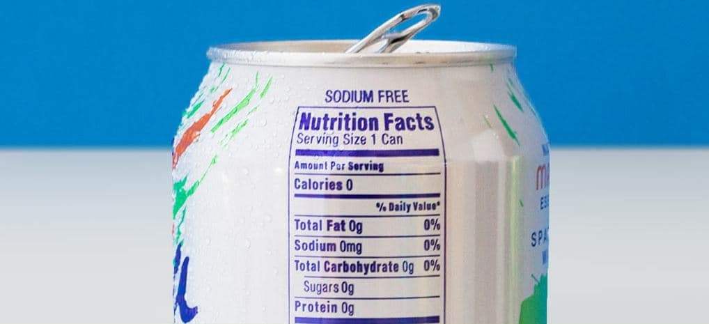 영양표를 강조한 LaCroix 패키지 디자인