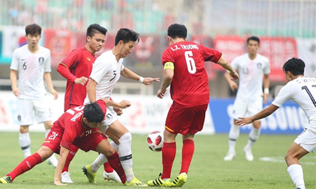 2018 아시안게임 4강전, 한국 vs 베트남 양팀 선수들이 볼을 다투고 있다, Photo by Duc Dong