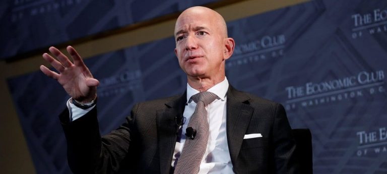 2018년 9월 경제포럼에서 인터뷰중인 제프 베조스(Jeff Bezos), Image - CNBC인터뷰 영상 캡춰