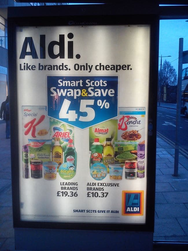 알디(Aldi)  버스정류장 광고, imge - Ninian Reid