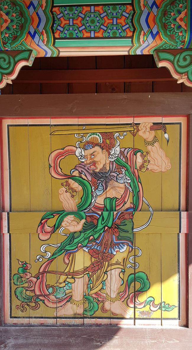  낙산사 경내, 대성문(大聖門) 좌우에 걸린 그림