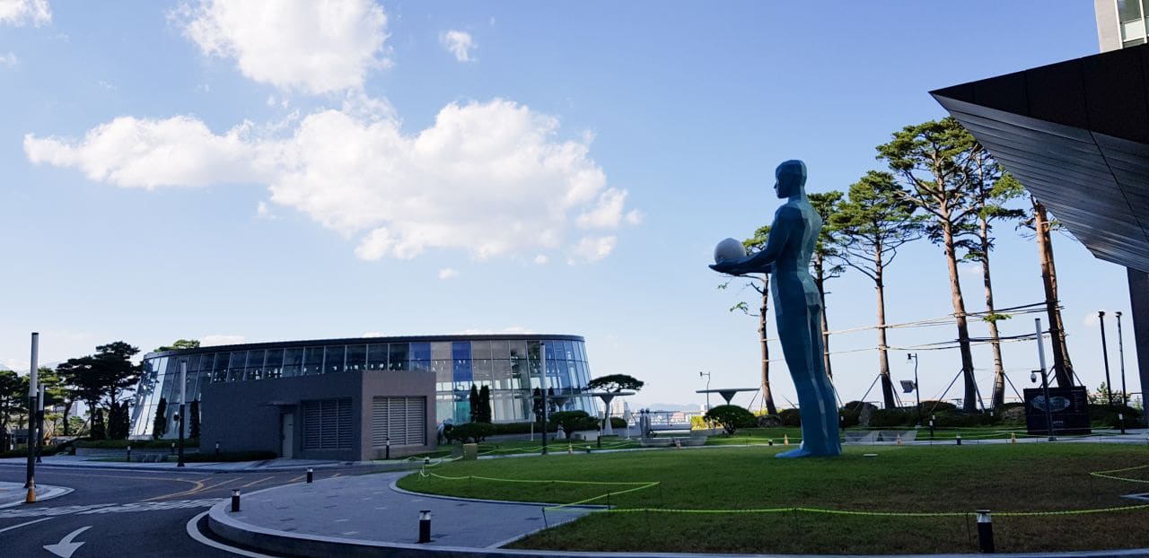 속초 외옹치에 자리잡고 있는 롯데리조트 전경