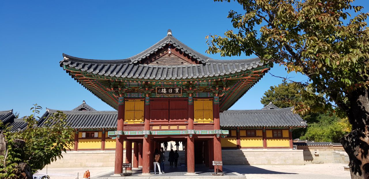 양양 낙산사 경내, 동ㅇ해 일출을 맞이하는 누각이란 의미를 가진 빈일루(賓日樓)