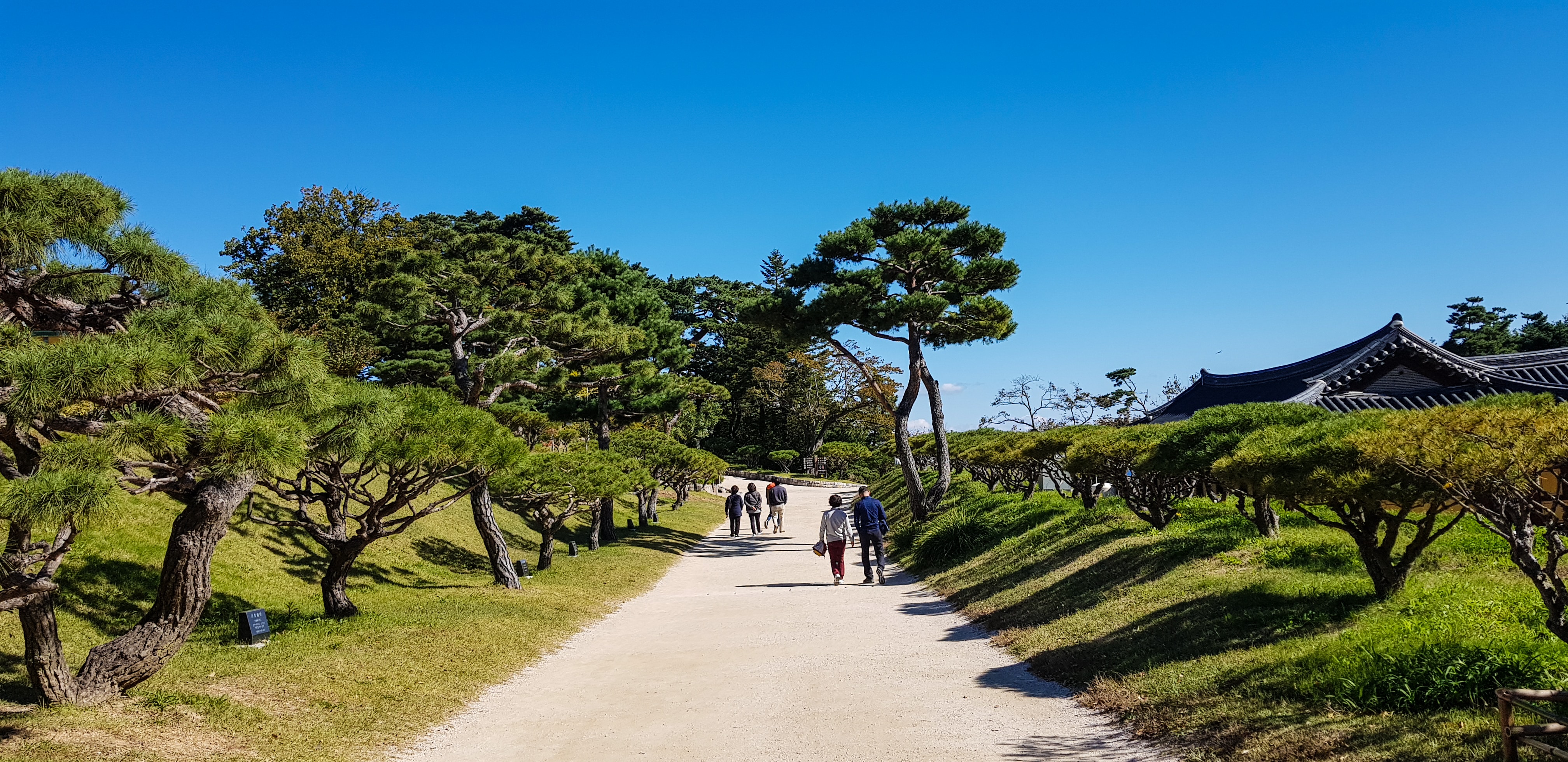 양양 낙산사 경내, 입구 홍예문에서 사천왕문으로 향하는 길 풍경