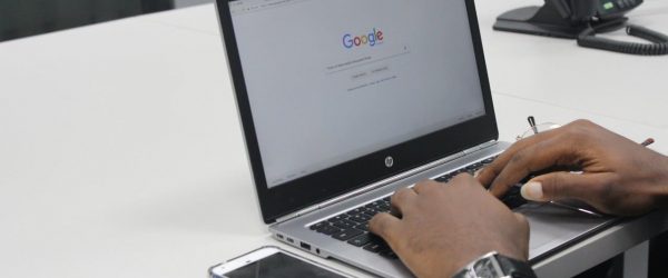 구글 검색 최적화 화면, Google search with notebook computer, Image - rbenjamin-dada