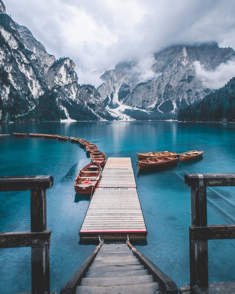 돌로미티의 자연호수 중에서 가장 아름답다는 프라그세르 호수(Pragser Wildsee), 브라이에스 호수((Lago di Braies), Image - geoffrey lucas