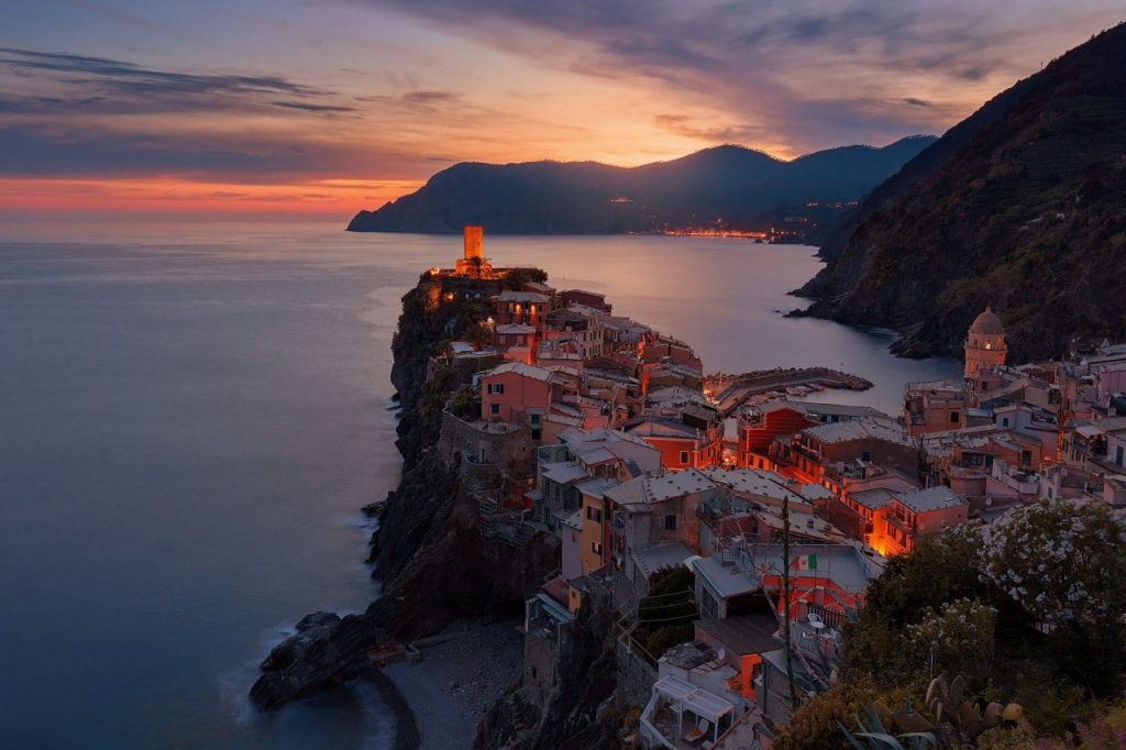 이탈리아 여행, 친쿼테레(cinque terre) 베르나차(Vernazza) 석양 풍경, Image - Anders Jildén