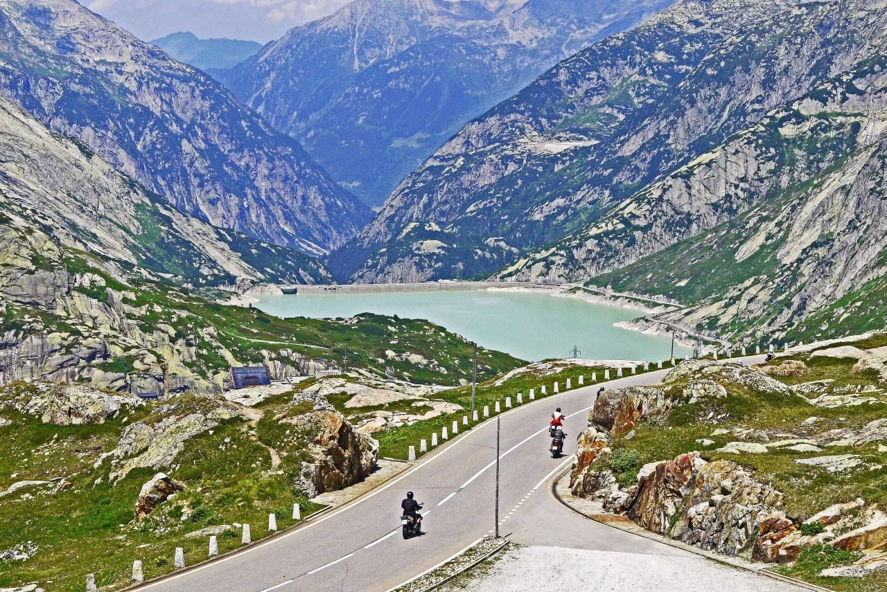 스위스 자동차 여행, 그림젤 패스에서 만날 수 있는 레터리히보덴 호수(Räterichbodensee), Image - hpgruesen