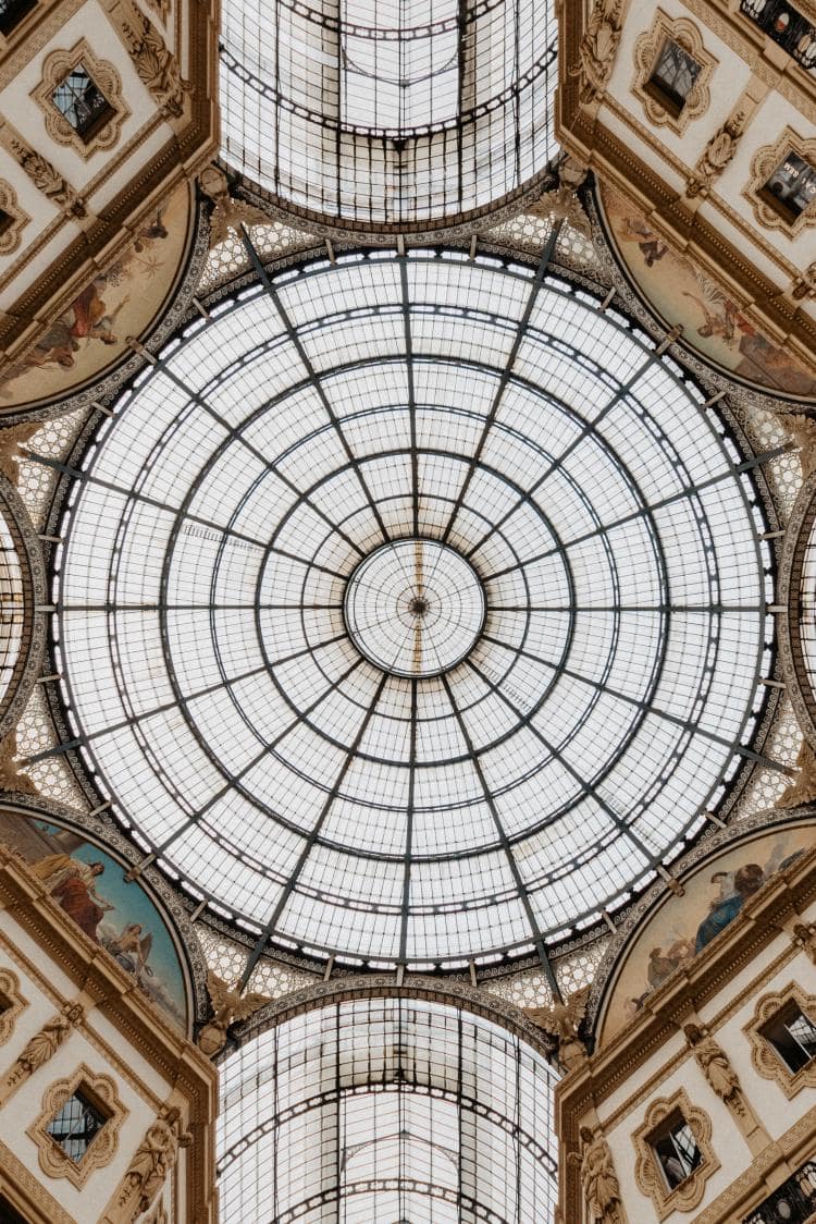 습이탈리아 자동차 여행, 밀라노 대성당 옆에 있는 비토리오 에마누엘레2세 갤러리(Galleria Vittorio Emanuele II) 천장 모, Image -Fernando Meloni