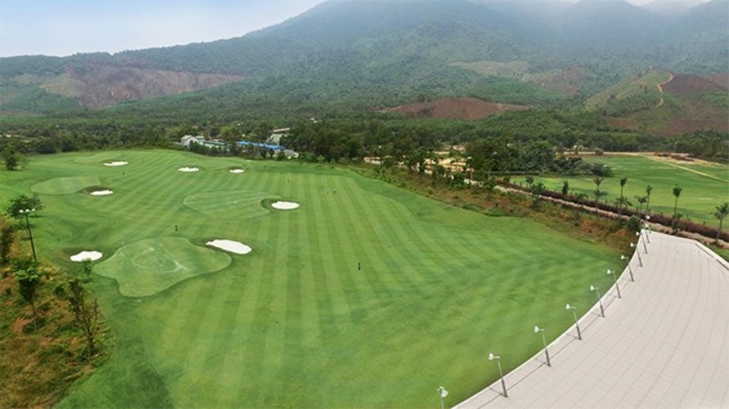 바나힐 골프클럽(Ba Na Hills Golf Club), 하늘에서 바라본 드라이빙 레인지, BNH_Aerial_Practice-Range-Fairway-01_HR