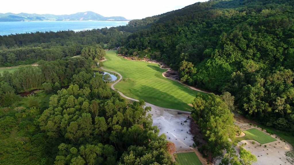 라구나 랑코 골프클럽(Laguna Lang Co Golf Club), 하늘에서 바라본 골프장 풍경 09