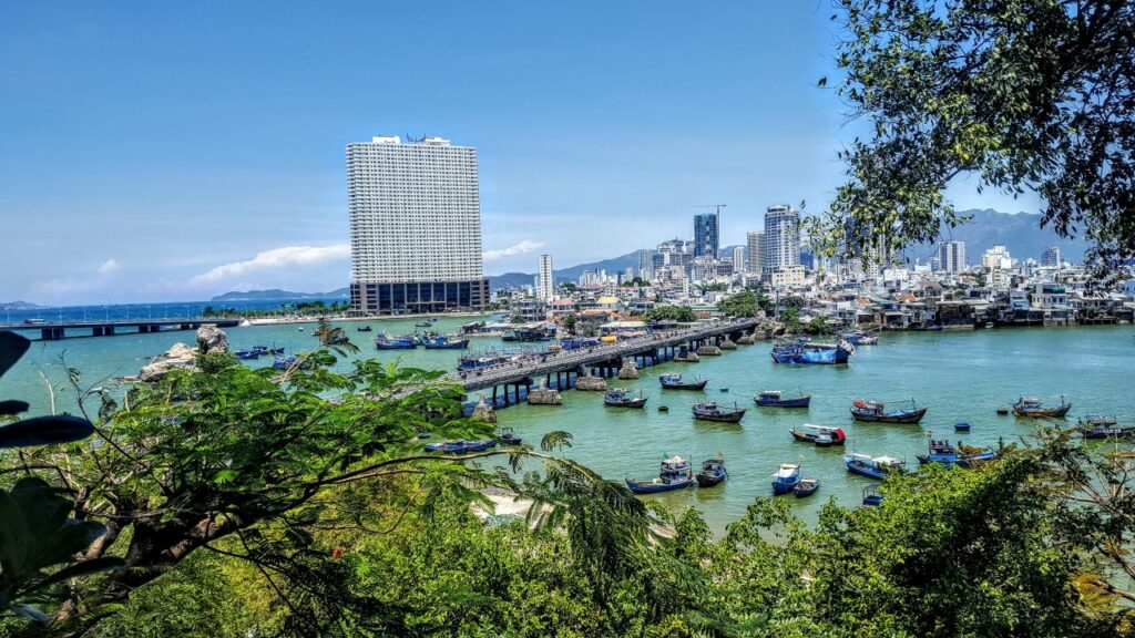 베트남 나트랑 베이 시내 풍경, Image by mspinks