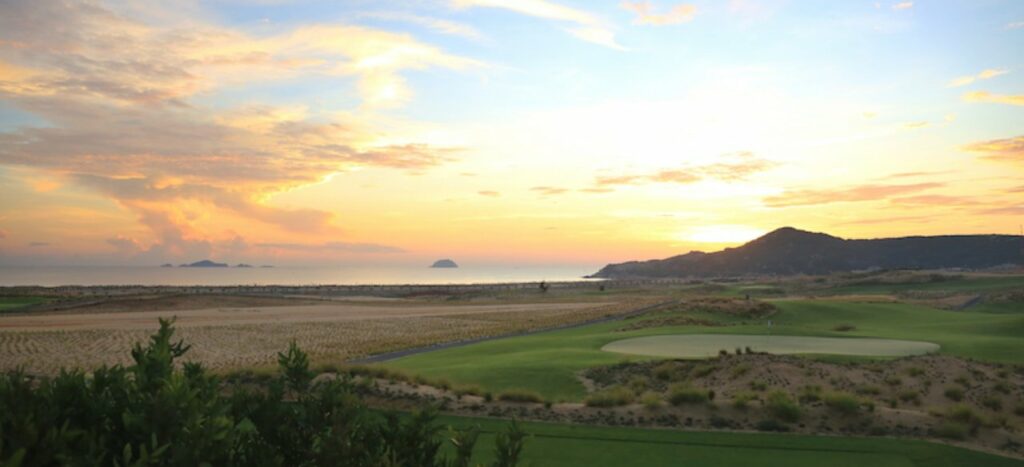 베트남 나트랑_KN 골프 링크스 깜란(Nha Trang KN GOLF LINKS Cam Ranh)_링크스 코스 1홀 First Green