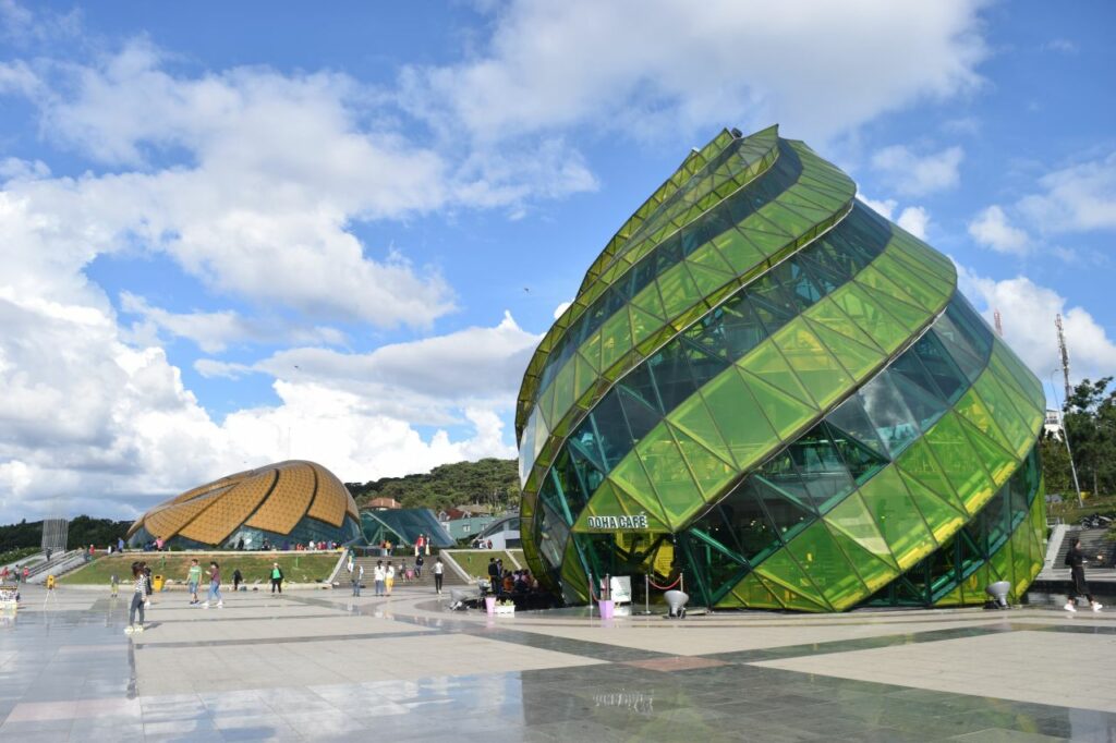 베트남 달랏 Lam Viet Square에 있는 Dalat View Coffee shop, Image by abhz27