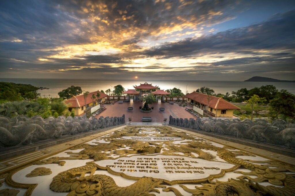 베트남 푸꾸억 호국사(호꾸옥사원), Photo by Quangpraha