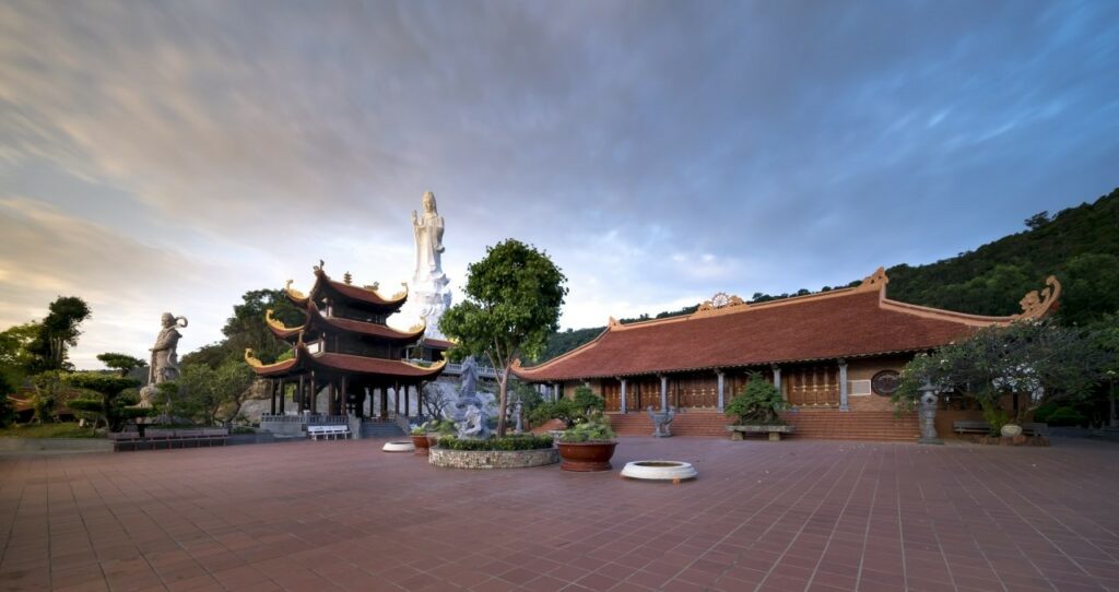 베트남 푸꾸옥 호국사( Chùa Hồ Quốc, 호꾸옥사원), Photo by Quangpraha