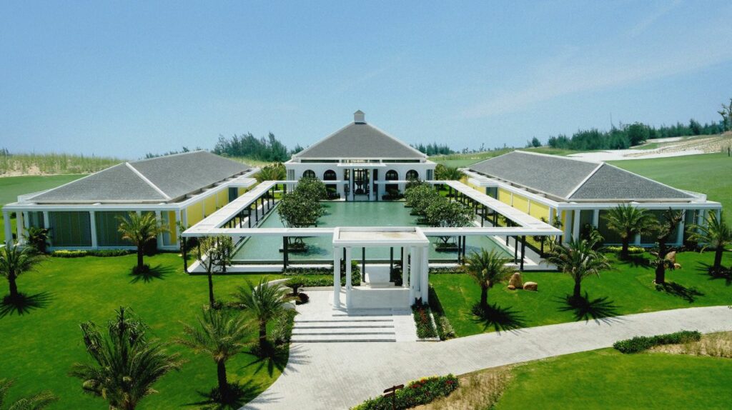 빈펄 골프 남 호이안(Vinpearl Golf Nam Hoi An) 인상적인 클럽하우스 전경