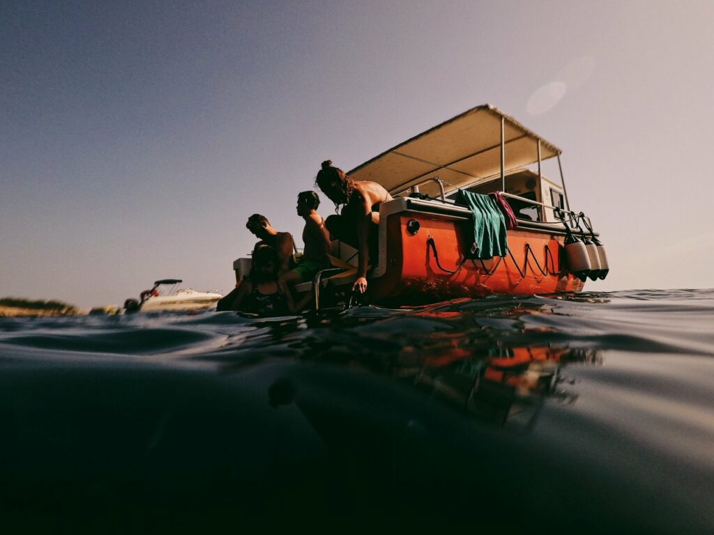 스노쿨링(snorkeling)을 즐기는 사람들, Imge by Timo Wagner