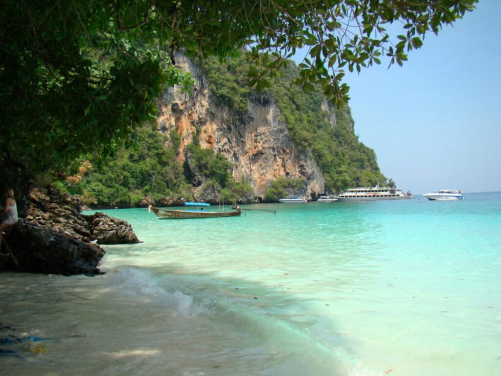 펑키 멍키 보트 트립(FUNKY MONKEY BOAT TRIP) 혼문섬 바닷가 전경, Image by funkymonkytour.com