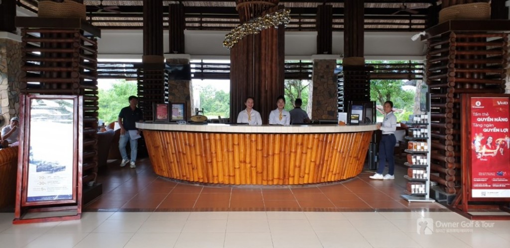푸꾸옥 빈펄 골프장(Vinpearl Golf Phu Quoc) 클럽하우스 로비 풍경