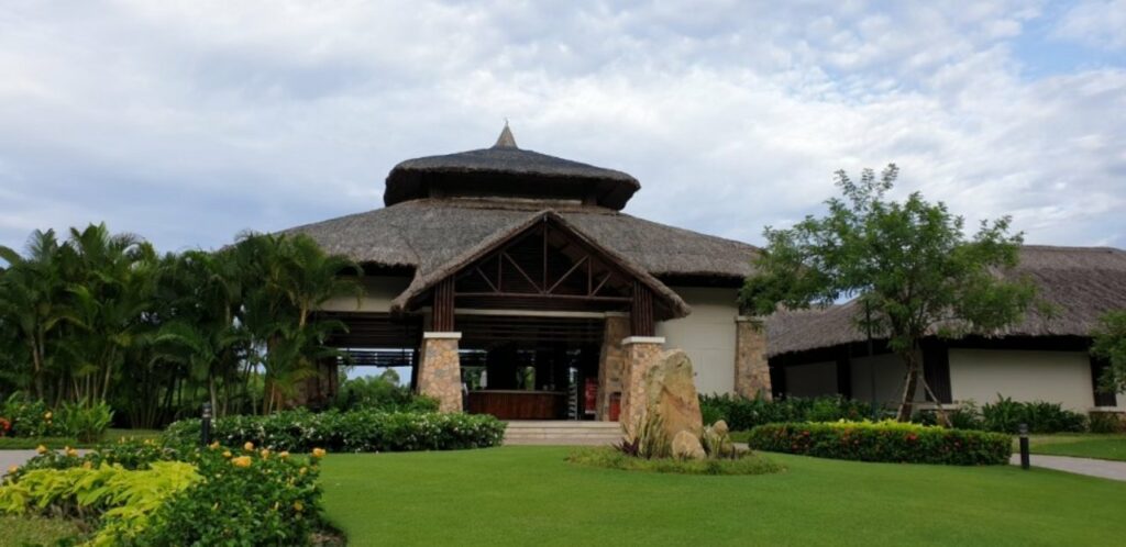 푸꾸옥 빈펄 골프장(Vinpearl Golf Phu Quoc) 클럽하우스 정면 풍경