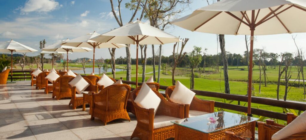 푸꾸옥 빈펄 골프장(Vinpearl Golf Phu Quoc) 클럽하우스 테라스 풍경