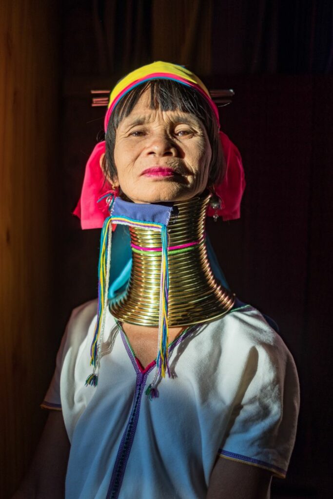 미얀마 인레 호수(Inle Lake) 현지 주민, Padaung Lady, Photo by julien-de-salaberry