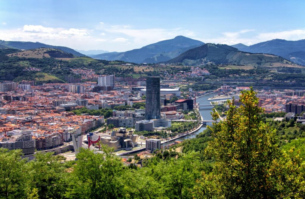 스페인 빌바오 도시 전경, Bilbao, Spain, Photo by Yves Alarie