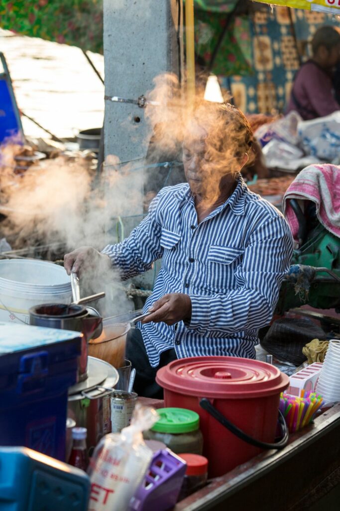 태국 암파와 수상 시장(Amphawa Floating Market), 요리 중, Photo by Moody Man