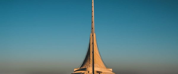 세계적 건축가인 산티아고 칼라트라바(Santiago Calatrava)가 건축한 밀워키 미술관의 Quadracci Pavilion, 미국 위스콘신주 밀워키 Milwaukee, WI, USA, Photo by Wei Zeng