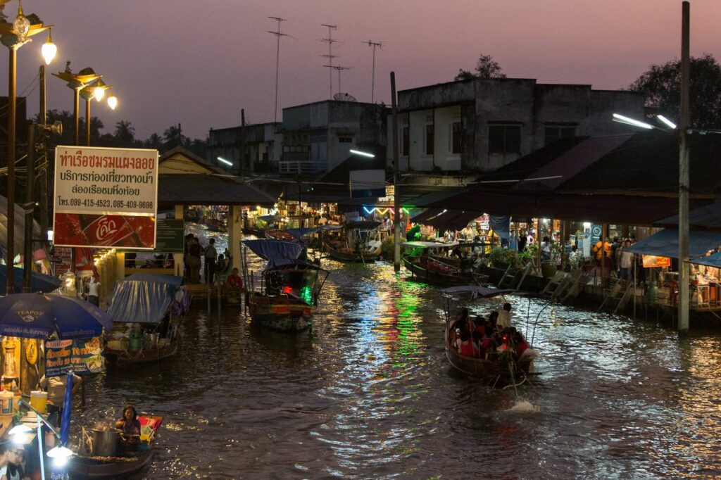 태국 암파와 수상 시장(Amphawa Floating Market), 야간 풍경, Photo by Moody Man