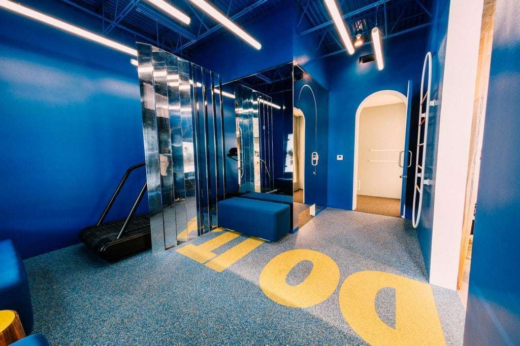 LA 나이키 라이브 숍 내부의 다이나믹 피트 존(The Dynamic Fit Zone), 나이키 전문가(Nike Experts)가 스타일링 팁과 조언을 준다고, 나이키 트라이얼 존(Nike Trial Zone)은 다양한 나이키 제품을 테스트 해볼 수 있다고, Nike Live Melrose Dynamic Fit Zone, Image from Nike