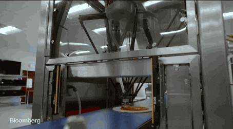 불룸버그가 소개한 줌 피자 토핑 작업 zume pizza