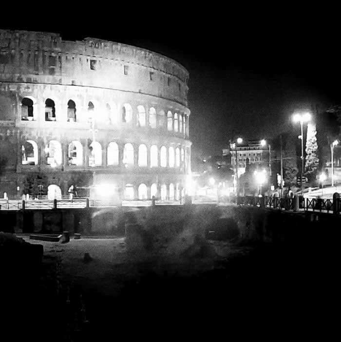 이탈리아 콜로세움 야간 풍경, The Colosseum in Rome, Image from Financial Times
