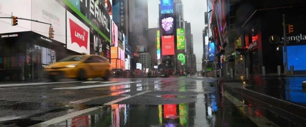 텅빈 뉴욕 타임 스퀴어, A nearly empty Times Square is seen on March 23, 2020 in New York City, Photo by AFP Angela Weissa