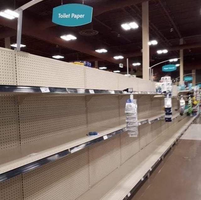 텅빈 코스트코 매장 풍경 01