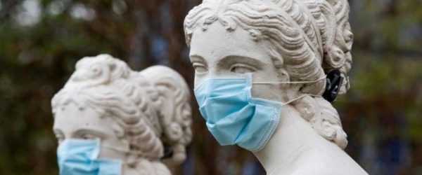 미국 메릴랜드주 타코마의 한 공원 석상에 마스크가 씌워져 있다, Image from EPA