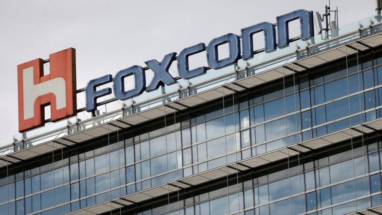 세계 최대 생산 공급 업체중의 하나인 폭스콘, Foxconn, Image from REUTERS, TYRONE SIU