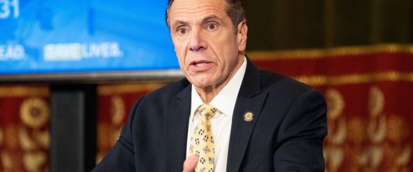 앤드류 쿠오모(Andrew Cuomo) 뉴욕 주지사는 코로나19 브리핑 시 파워 포인트 슬라이드로 데이터를 상세하게 설명, Photo by MICHAEL BROCHSTEIN, ZUMA PRESS