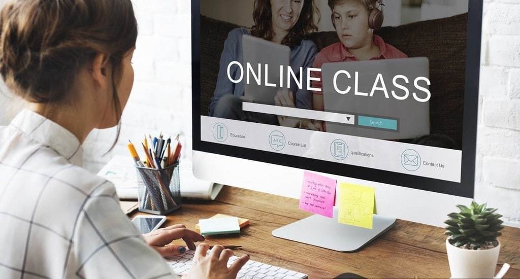 온라인 교육중인 모습, 홈 스쿨,Home school, Image from Wikipedia