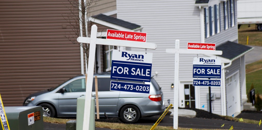 미국 주택 판매 추이, 주택 판매 중인 주택들, Image from AP