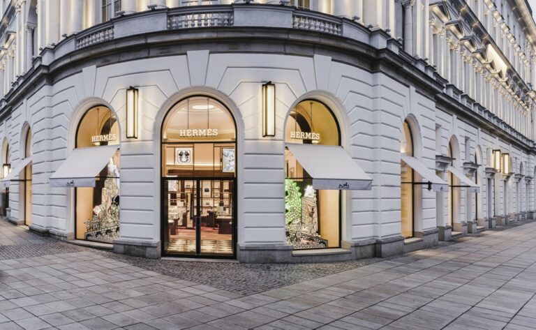 에르메스 매장, hermes store in Magasi Varsovie, Image from Hermes IR page