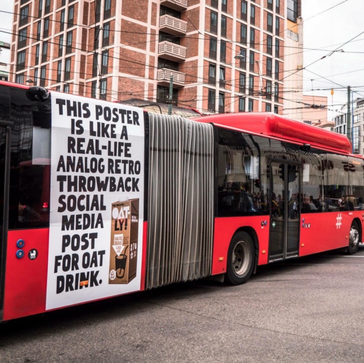 많은 메세지에도 불구하고 한번 읽어보게 끔 만드는 오틀리 광고