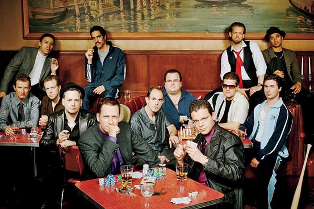 비즈니스 잡지 포춘(Fortune) 요청으로 페이팔 창업자 및 주요 멤버들이 마피아 복장을 하고 찍은 사진, Photo by Robyn twomey, Corbis outline