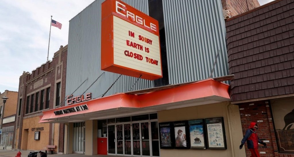 폐쇄 예정인 네브라스카 스테이플턴의 독립 영화관,  Photo by SHANNON STAPLETO, REUTERS