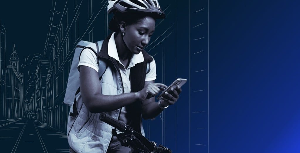 코로나 이후 일자리 보고서, 자전거를 타면서 스마트폰을 조작하는 여성, Works after covid19, Image from McKinsy