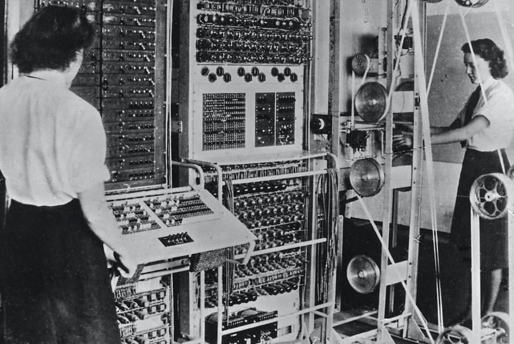 전체 시장 규모 추정의 어려움을 보여준 IBM 컴퓨터, 1943년 IBM 컴퓨터, Colossus 컴퓨터, 2차 세계 대전 중 독일군 암호 해독에 사용되었음, Colossus compute, Image from Britannica