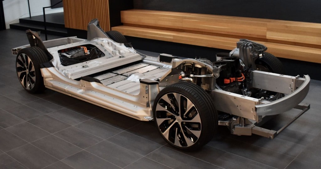 루시드 전기차가 거실같은 미래 컨셉의 루시드 전시장을 만든 이유 51 Lucid-Air-Skateboard-Three-Quarters루시드 디자인 스튜디오 전기차 뼈대, Lucid Motors Design Studio